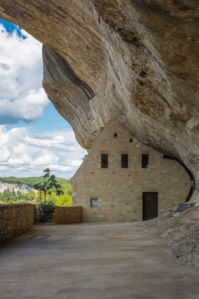 Eyzies Dordogne Perigord France Cro-Magnon Prehistoric cave Font de Gaume Combarelles