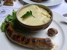 A bowl of aligot (By Slastic (Own work) [Public domain], via Wikimedia Commons)