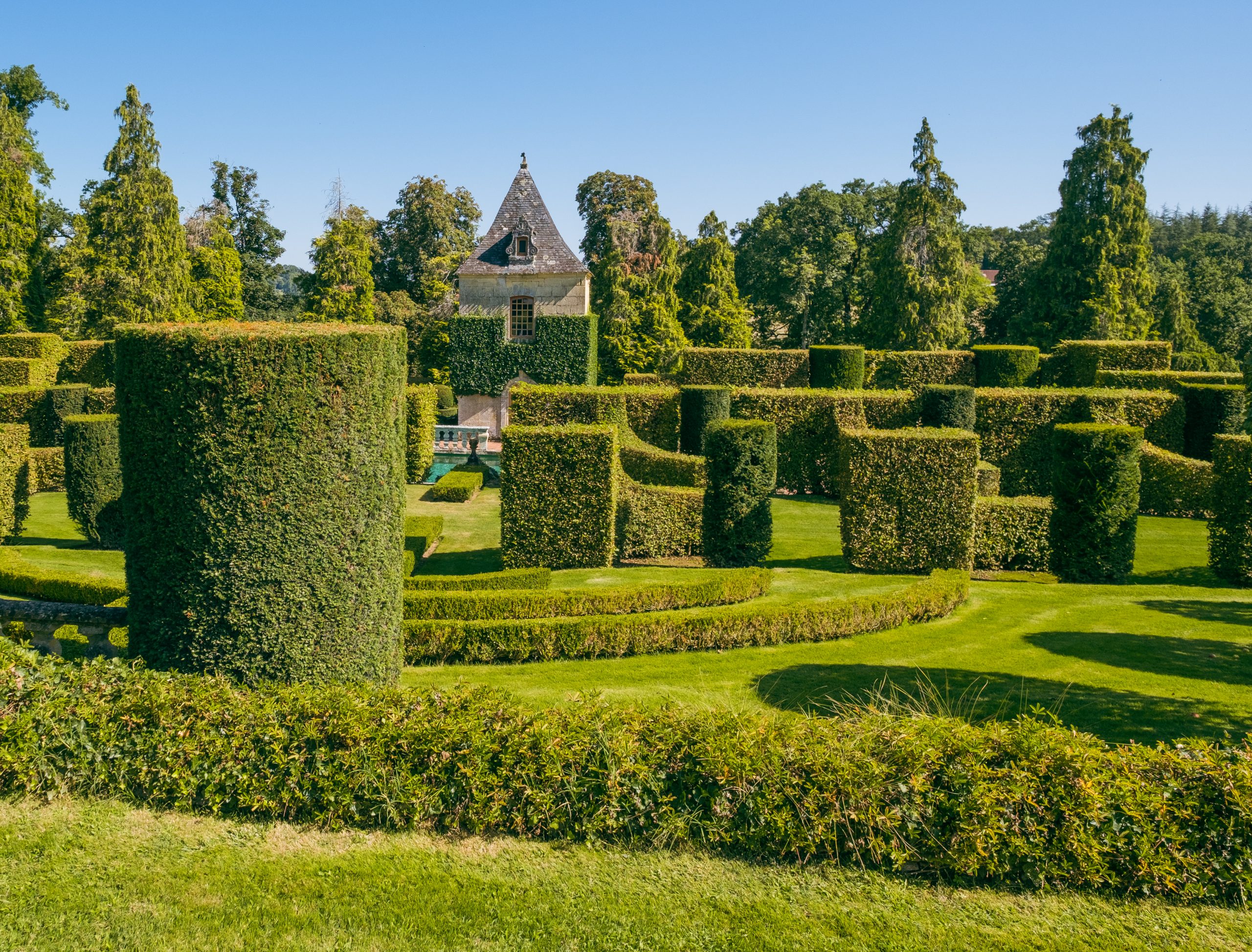 An afternoon in the classical gardens at Eyrignac Deep Heart of France